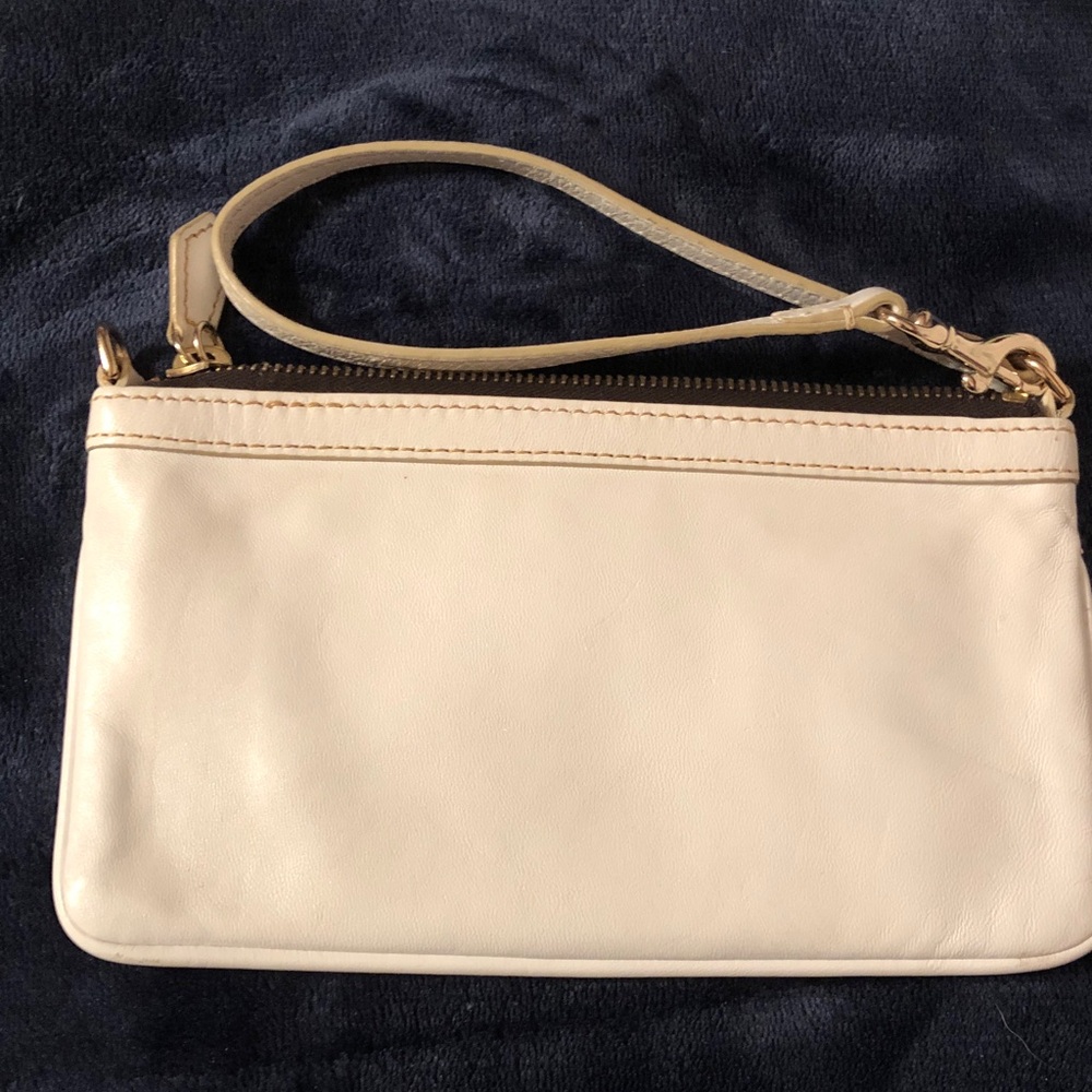 Dooney & Bourke White Leather Wristlet Clutch with Gold Hardware - Picture 2 of 6